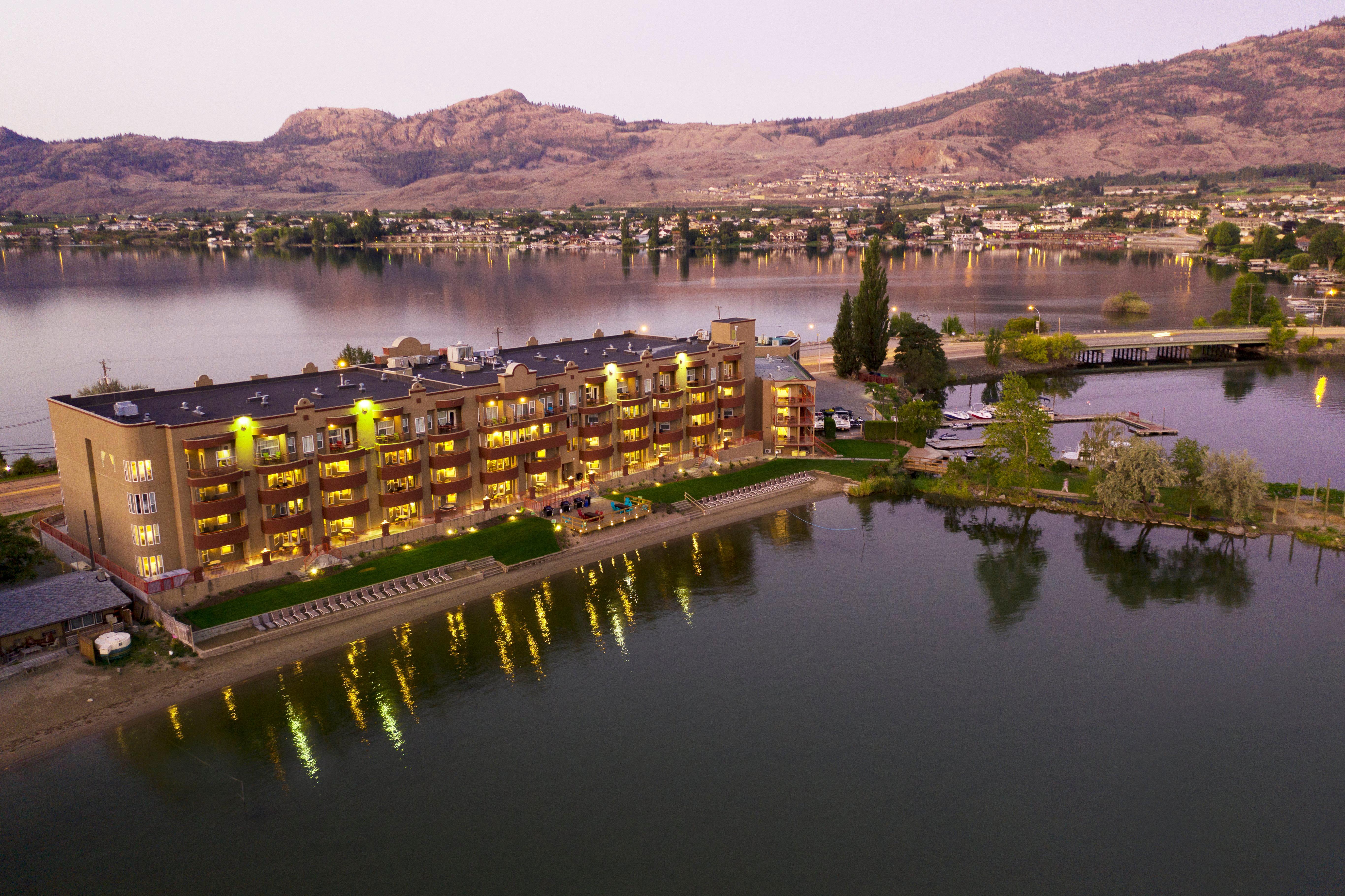 Holiday Inn Hotel & Suites Osoyoos By Ihg Zewnętrze zdjęcie