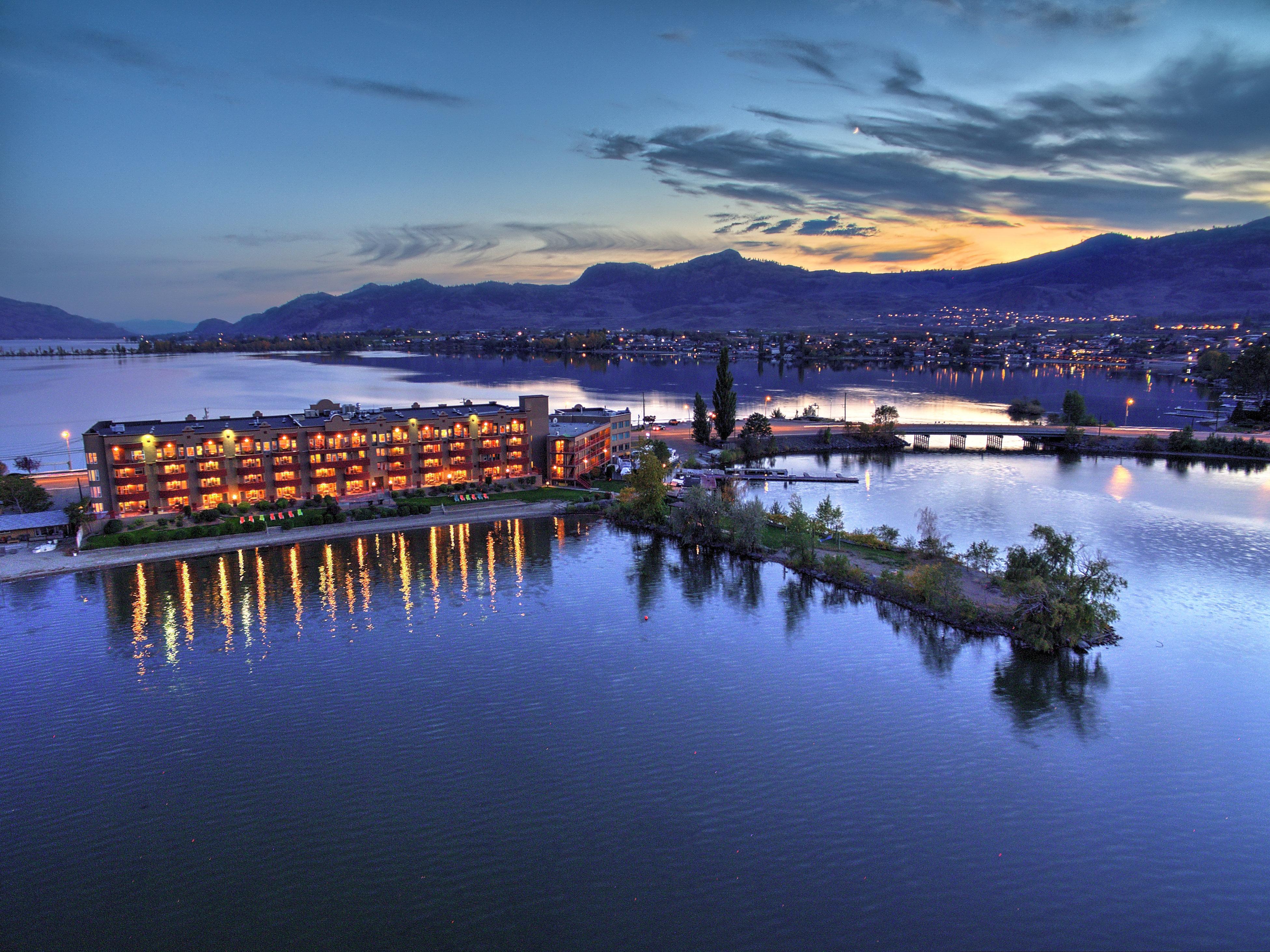 Holiday Inn Hotel & Suites Osoyoos By Ihg Zewnętrze zdjęcie