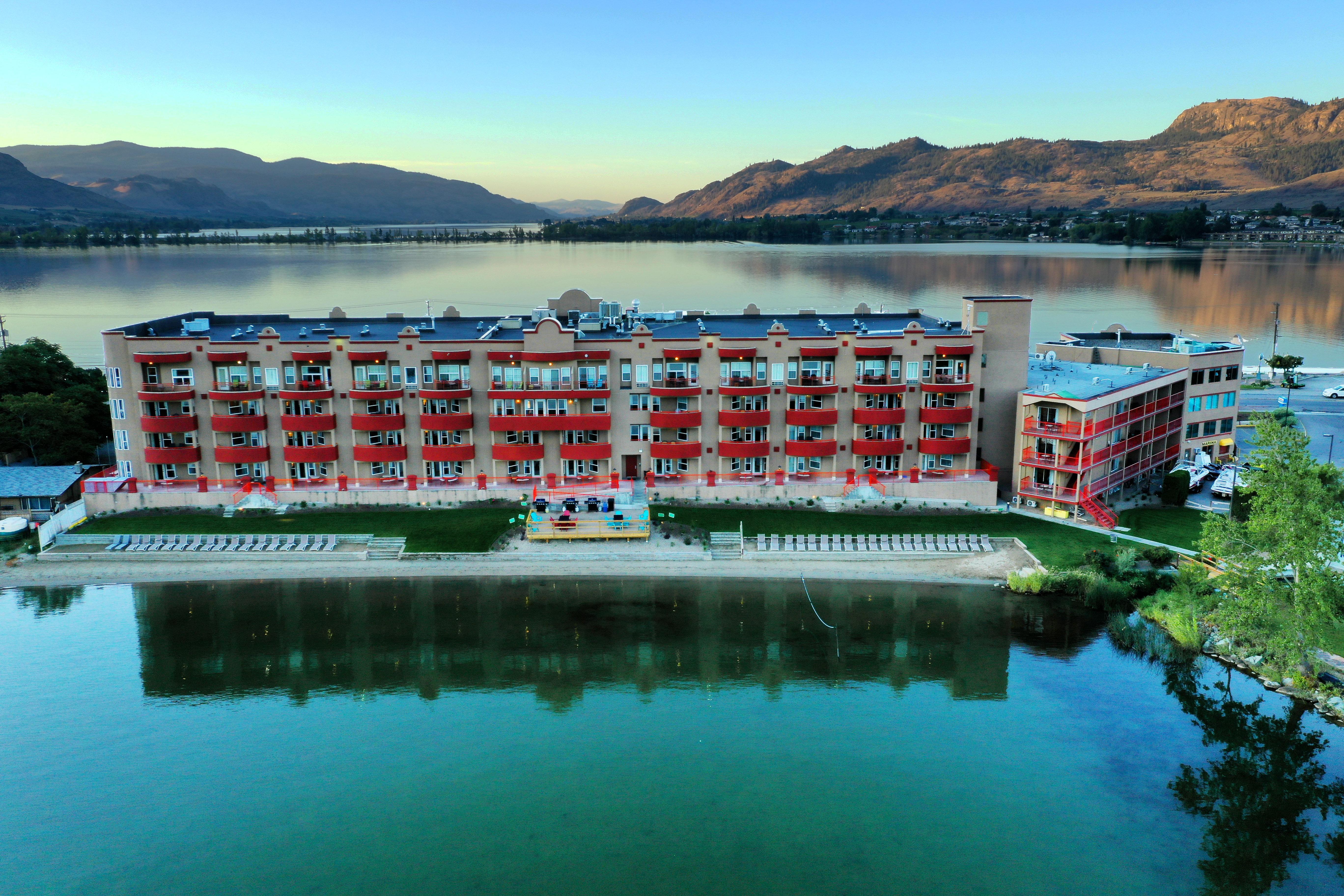 Holiday Inn Hotel & Suites Osoyoos By Ihg Zewnętrze zdjęcie