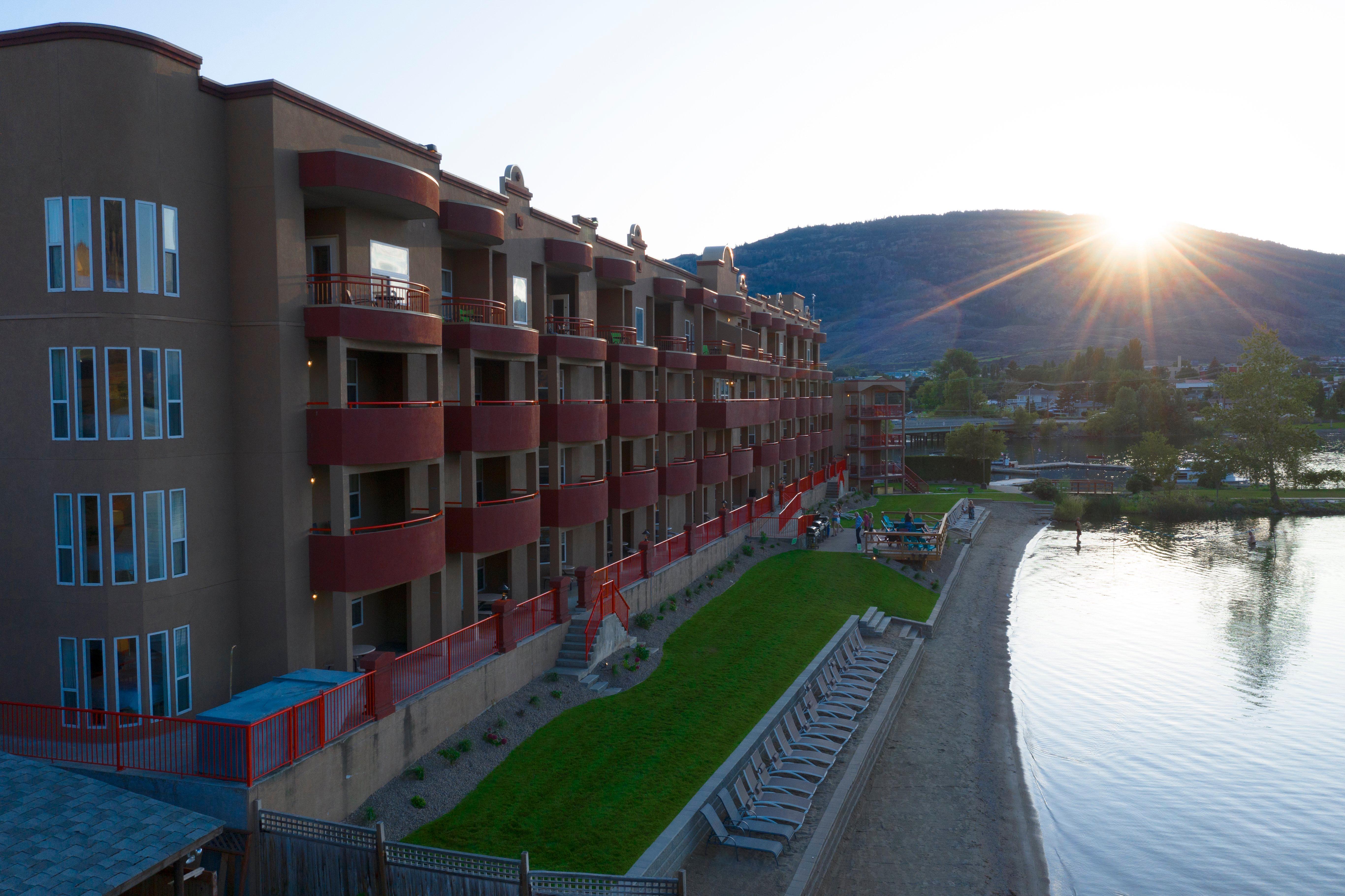 Holiday Inn Hotel & Suites Osoyoos By Ihg Zewnętrze zdjęcie
