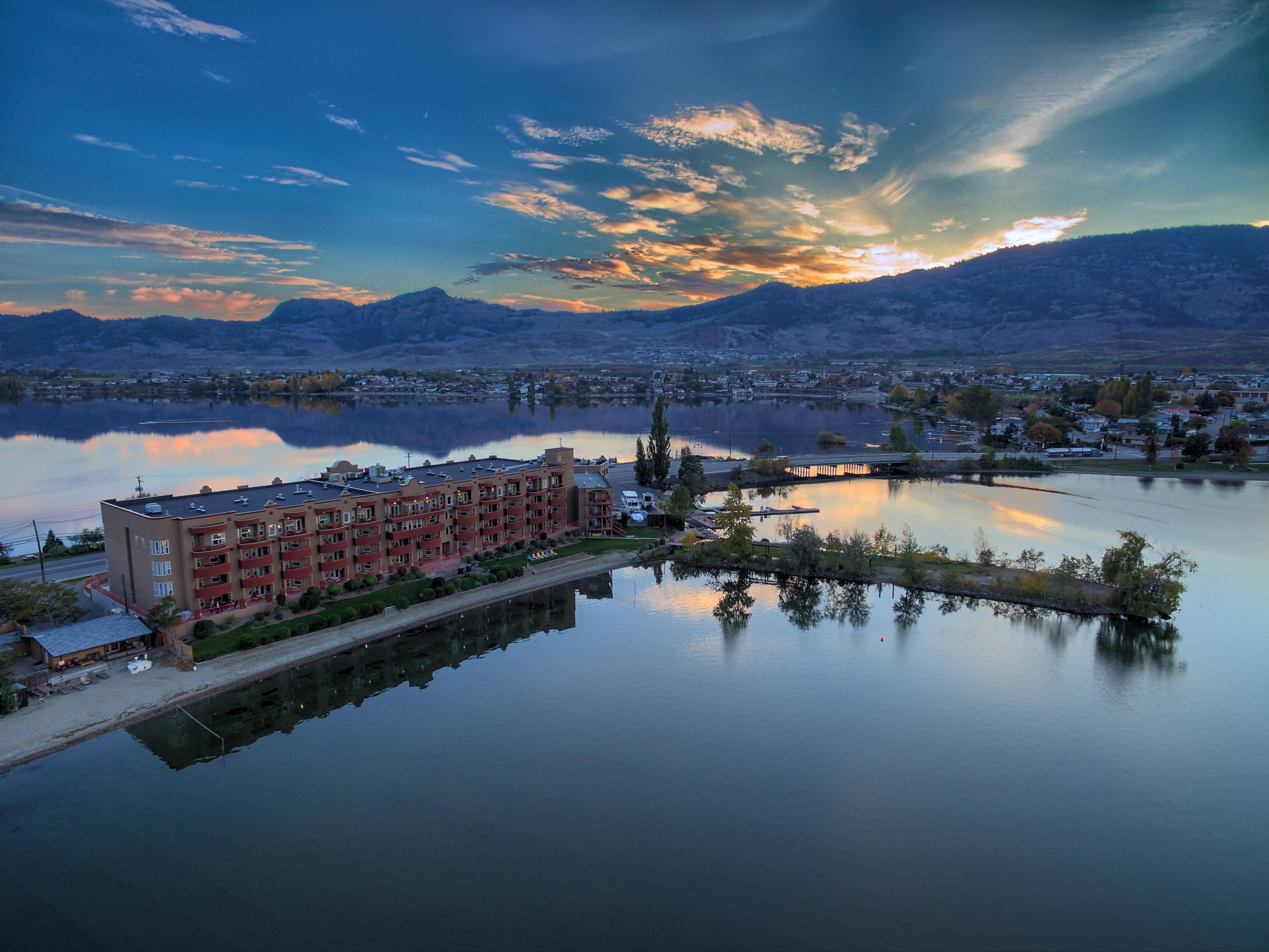 Holiday Inn Hotel & Suites Osoyoos By Ihg Zewnętrze zdjęcie