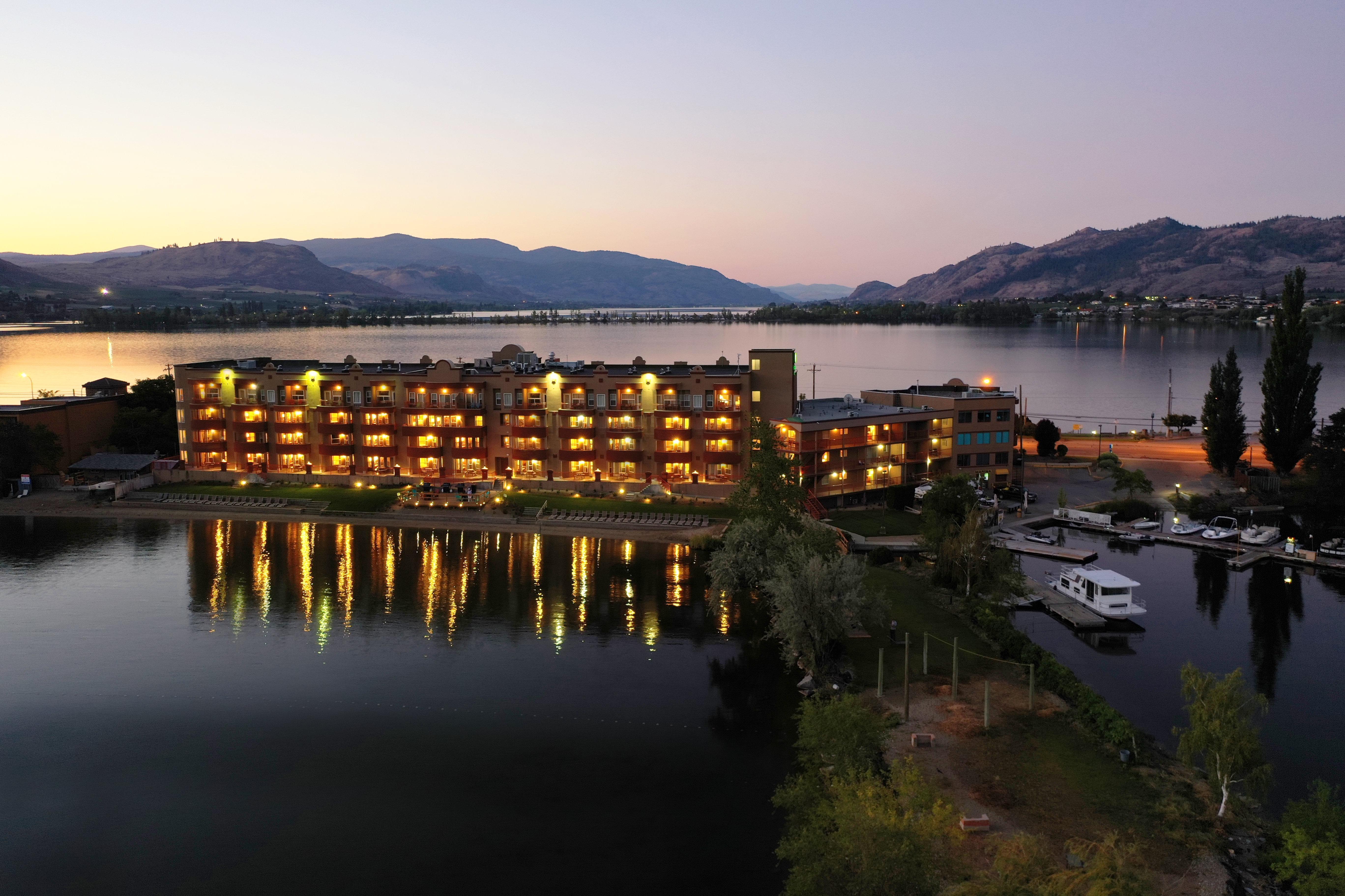 Holiday Inn Hotel & Suites Osoyoos By Ihg Zewnętrze zdjęcie