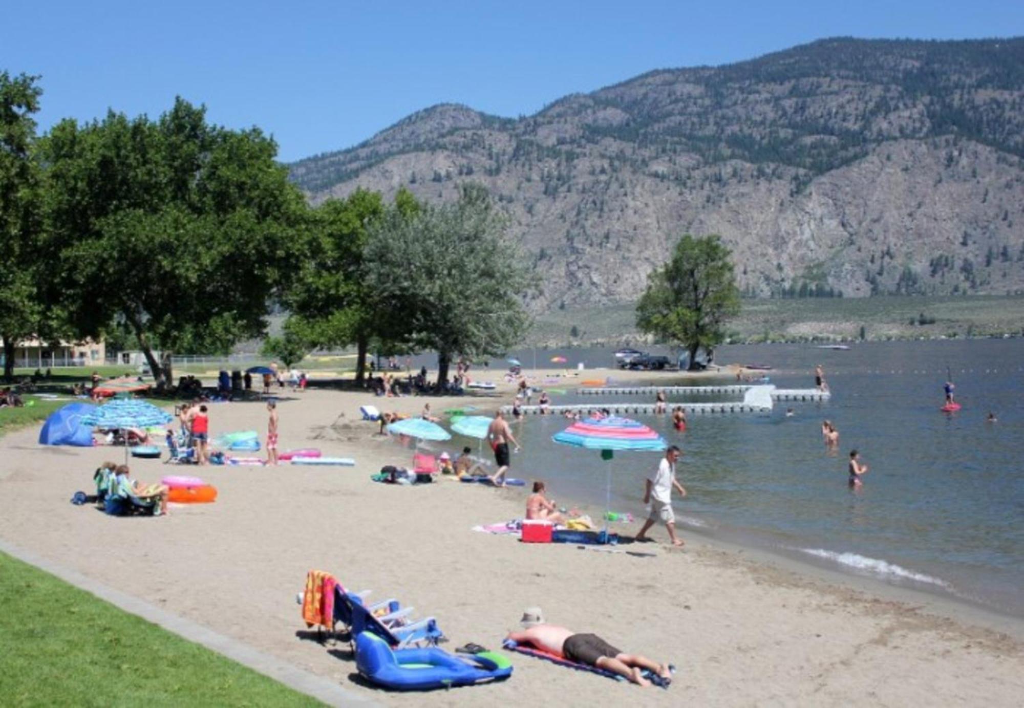 Holiday Inn Hotel & Suites Osoyoos By Ihg Zewnętrze zdjęcie
